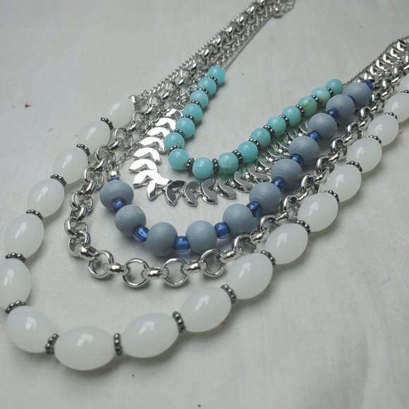 Meijer's layered 5 strand statement necklace - Picture 5 of 7
